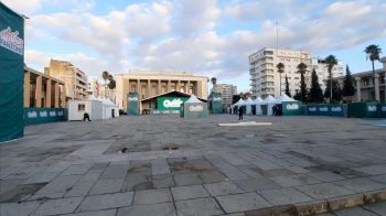 تحت إشراف سلطات عمالة مكناس.. المجلس البلدي يقوم بتجهيز منطقة الجماهير بالساحة الإدارية