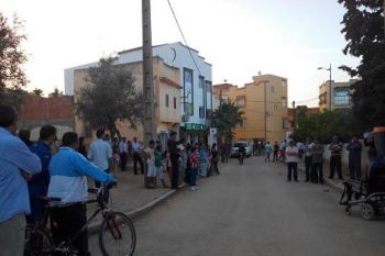 ساكنة سبع عيون تخرج  في مسيرة احتجاجية بسبب وفاة طفلة