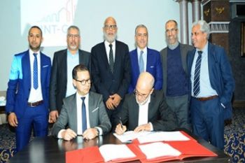 التوقيع على اتفاقية عمل جماعية بمكناس بين الوحدة الصناعية 'سان جوبان أبراسيف ماروك' والاتحاد الوطني للشغل