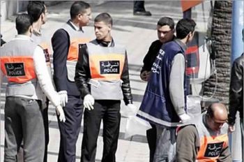 حقيبة سفر لمحجبة وضعتها داخل