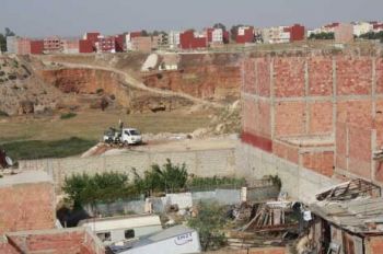 سيدي بوزكري .. أرضٌ تتنازع عليها