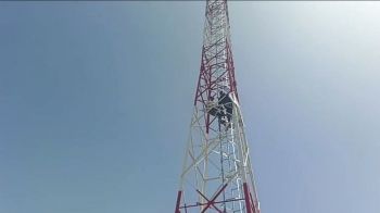 تدخل كبار المسؤولين بعمالة إقليم الحاجب ينهي اعتصاما خطيرا فوق عمود لشبكة اتصالات 