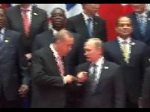 بوتين يرفض مصافحة السيسى فى الصين ويتجاهله ويصافح اردوغان ويقف بجواره