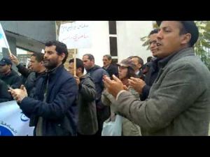 احتجاج الجامعة الوطنية للتعليم بمكناس أمام مقر أكاديمية الجهة