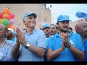 مزوار يرقص على ايقاعات مكناسية وسط ساحة باب الهديم