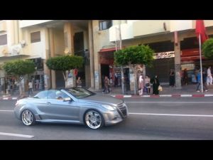محمد السادس في شوارع طنجة بدون بروتوكول