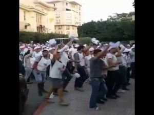 شاهد ماذا وقع لحظة التقاء مسيرة للبام بأخرى للعدالة والتنمية بمكناس