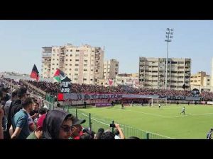 العلم الفلسطيني يرفرف في مدرجات الشرفي في المباراة الحاسمة لصعود الكوديم إلى القسم الاحترافي