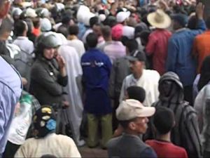 احتجاج أمام عمالة خنيفرة بسبب وفاة شاب بطلق ناري من بندقية حارس غابوي