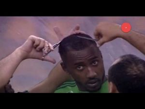 إيقاف مباراة بسبب تسريحة شعر في الدوري السعودي و قص شعر اللاعب