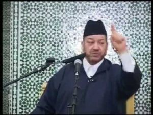 الشيخ بنحمزة يرد على من يشرب الماء عند أذان الفجر