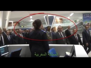 محمد السادس يدشن مطار مراكش مفخرة المغرب ..ويلقي السلام على شرطية بصوت مرتفع
